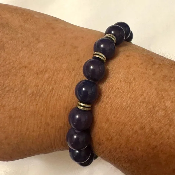 Chic Navy Beaded Bracelet with Silver Details - Picture 3 of 4